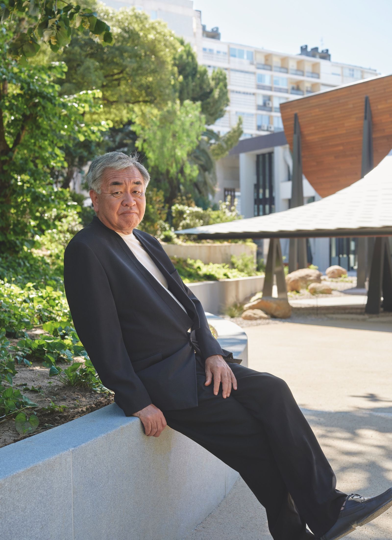 Retrato del arquitecto japons Kengo Kuma