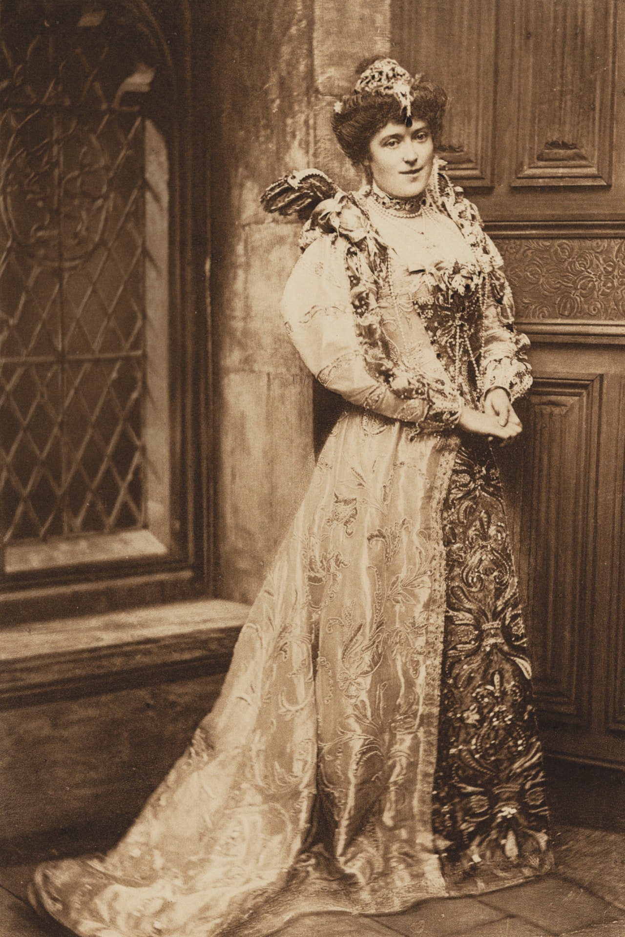 Dress for success Margaret Greville dressed as Mary Seaton  in the Elizabethan Procession at the Devonshire House Fancy...