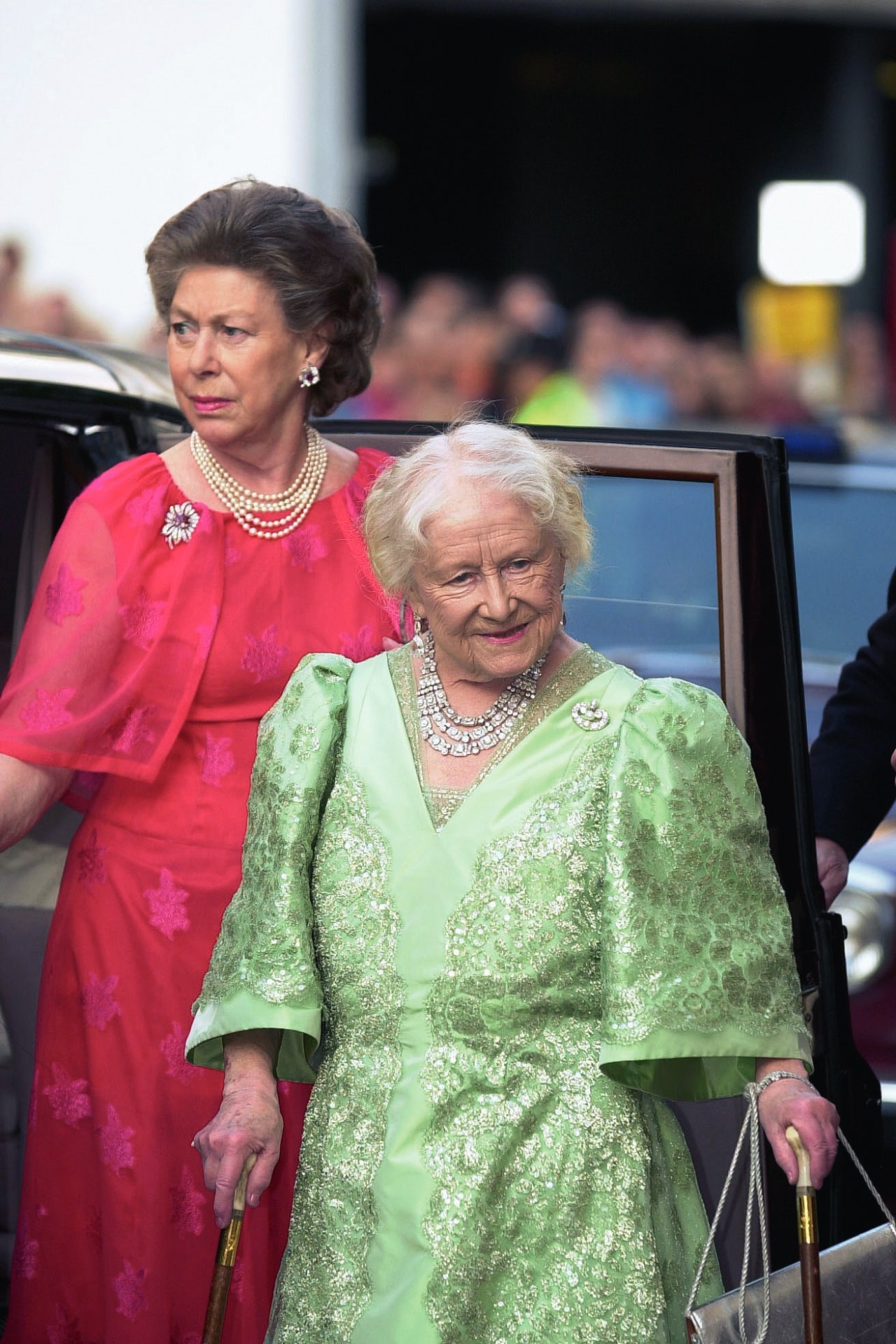 The Greville Festoon Necklace on the Queen mother at the Royal Opera House 2000 with the Greville pearl drop earrings...