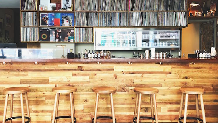 Sample cocktails and soul tunes at Fréquence