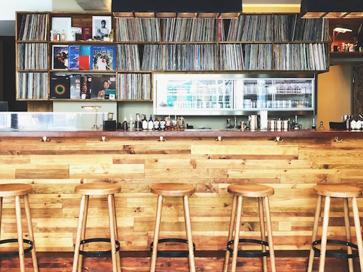 Sample cocktails and soul tunes at Fréquence