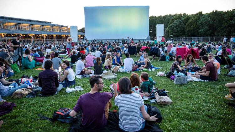 See classic films en plein air at the Parc de la Villette