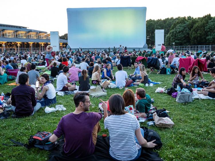 See classic films en plein air at the Parc de la Villette