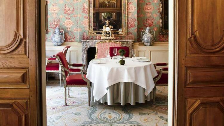 Try the best restaurant in Paris, Le Clarence