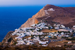 Vistas de Folegandros  y la escalinata que sube hasta la iglesia de Panagia.