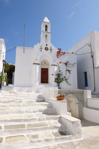 Iglesia en el pueblo de Pyrgos en la isla de Tenos .