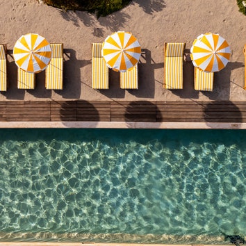 Un brindis con hielo y bajo el sol en el Sun Club de Veuve Clicquot en Ibiza donde dar la bienvenida al verano