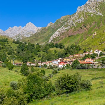 Tuiza, el grandioso rincón asturiano que te transporta a los Alpes