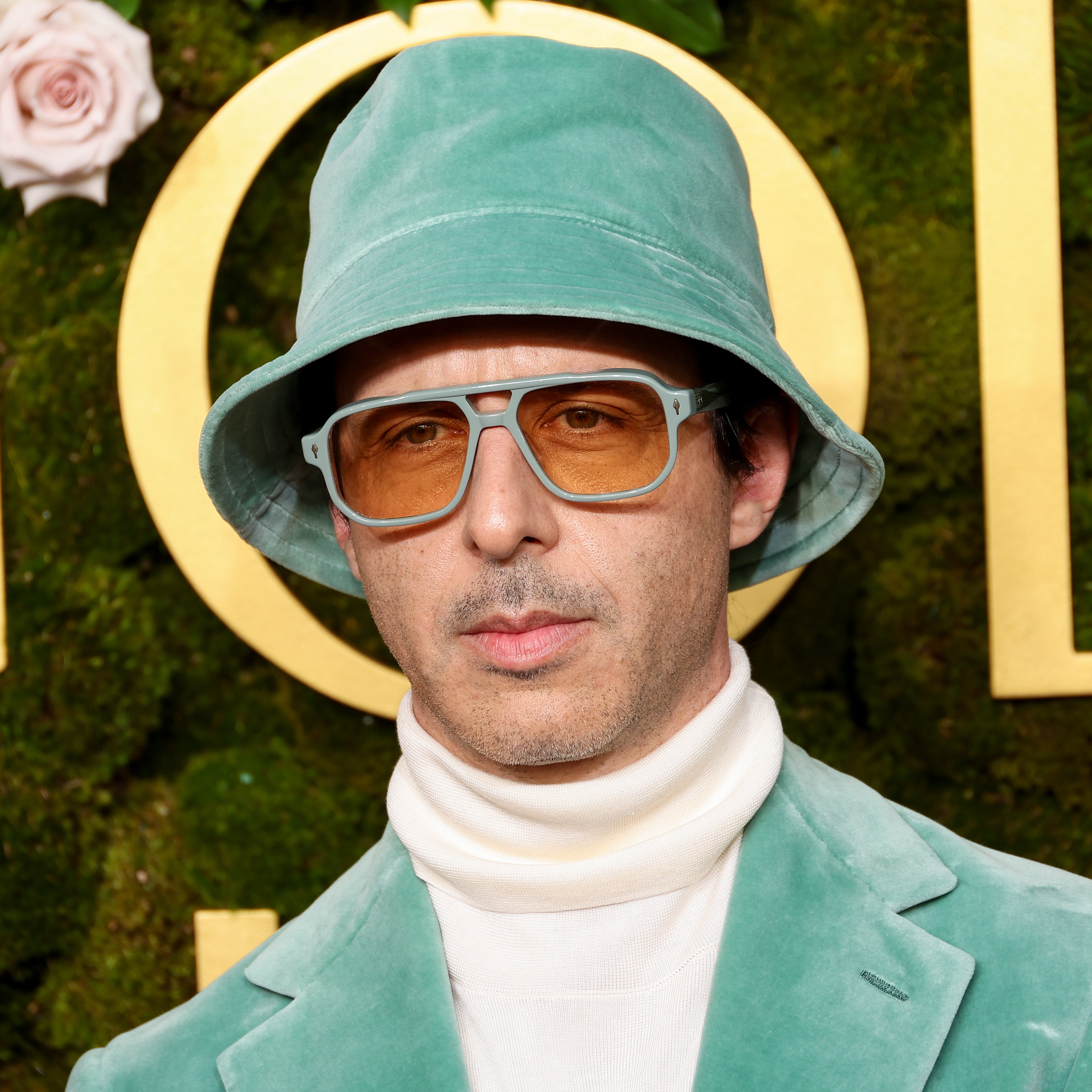 Jeremy Strong’s Golden Globes 2025 Bucket Hat Wasn’t Just About Fashion, It Was About Acting