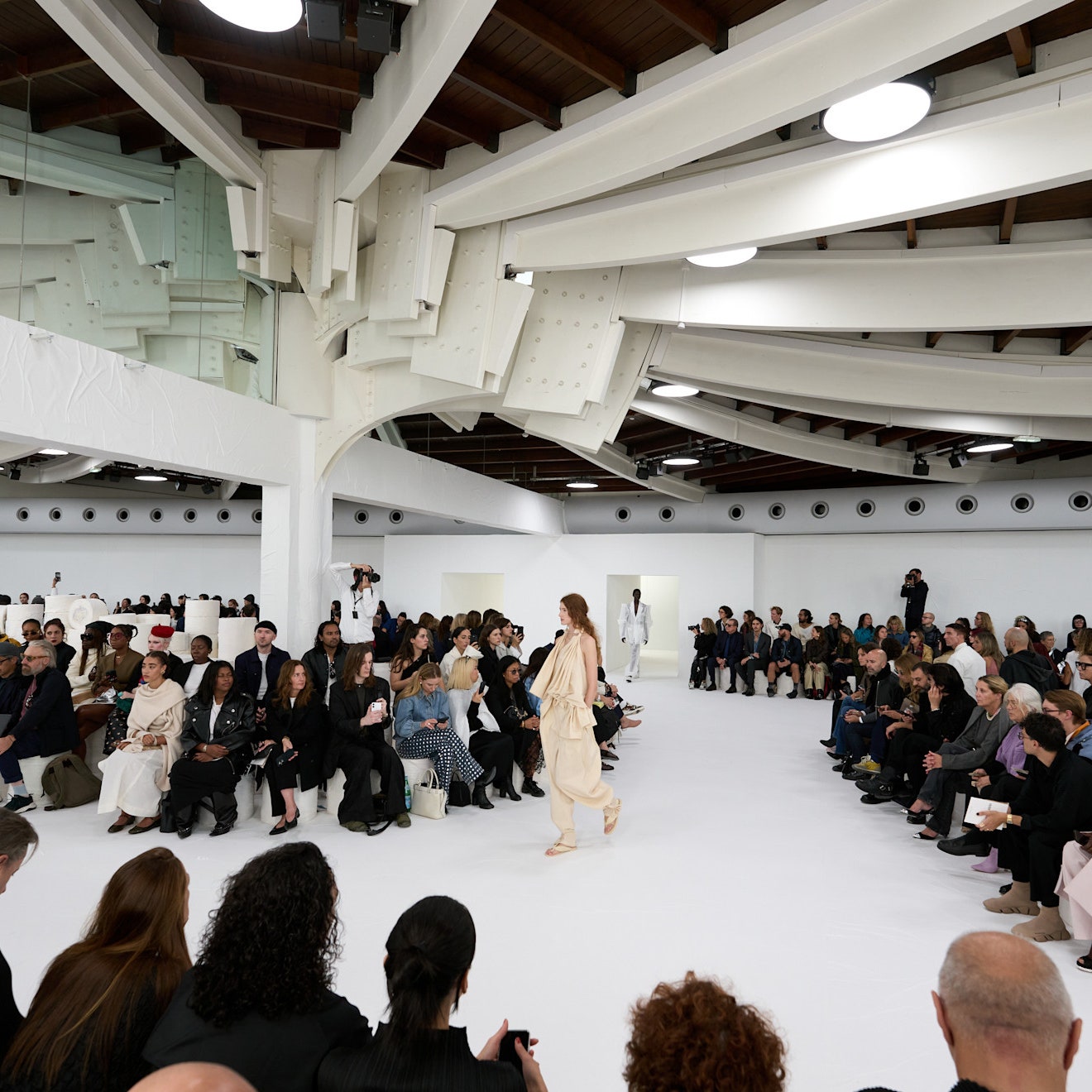 Chez Issey Miyake, la mode sous influence japonaise en version papier