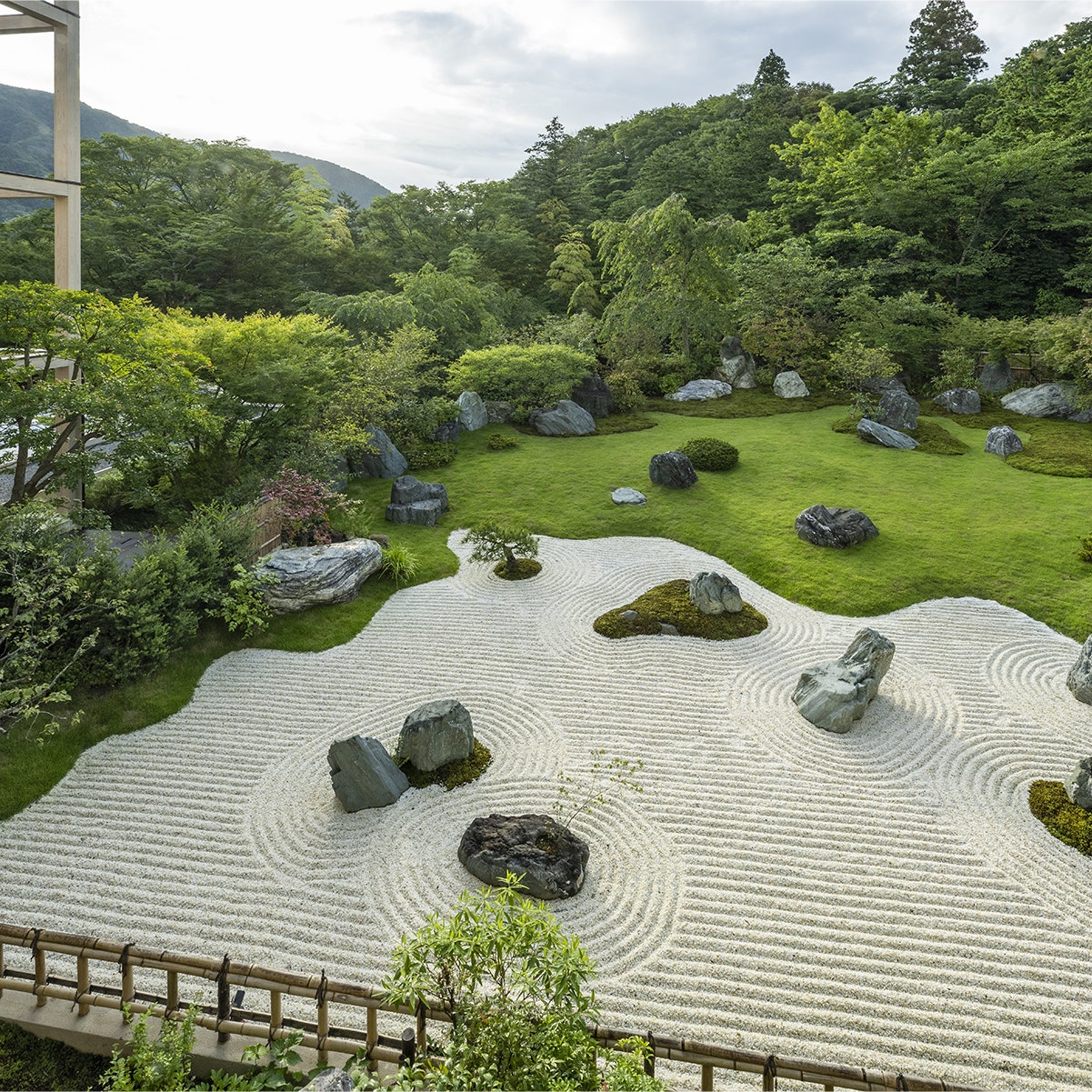 一度は泊まりたい！ 箱根の名宿「強羅花壇」──露天風呂と枯山水庭園付きの別邸で過ごす至福のひと時