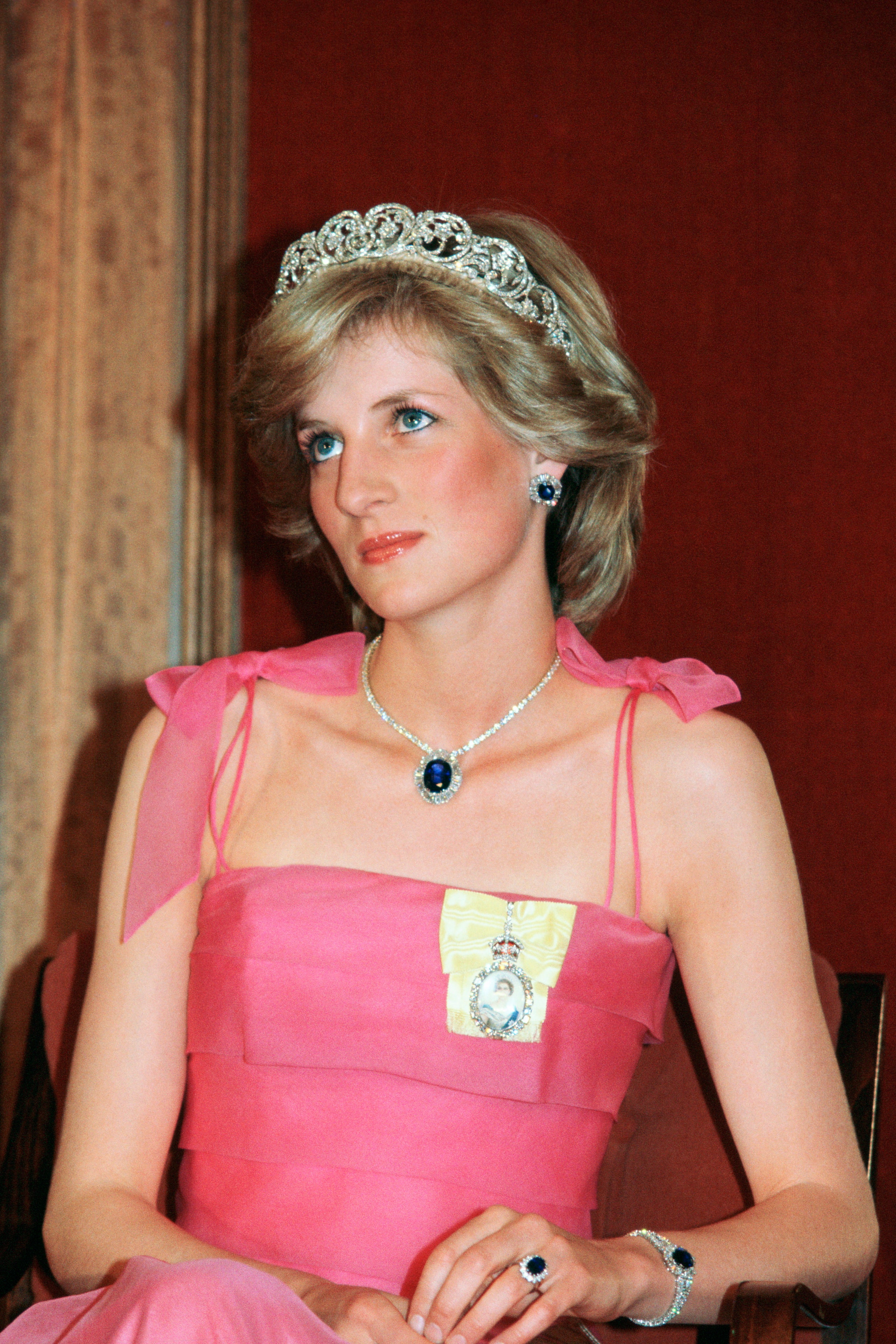 BRISBANE AUSTRALIA  APRIL 11  Princess Diana Wearing The Spencer Family Tiara With A Suite Of Sapphire And Diamond...