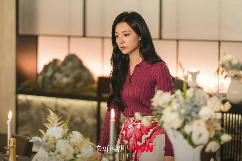 Dolce amp Gabbana 針織衫和印花長裙 photo courtesy TVN