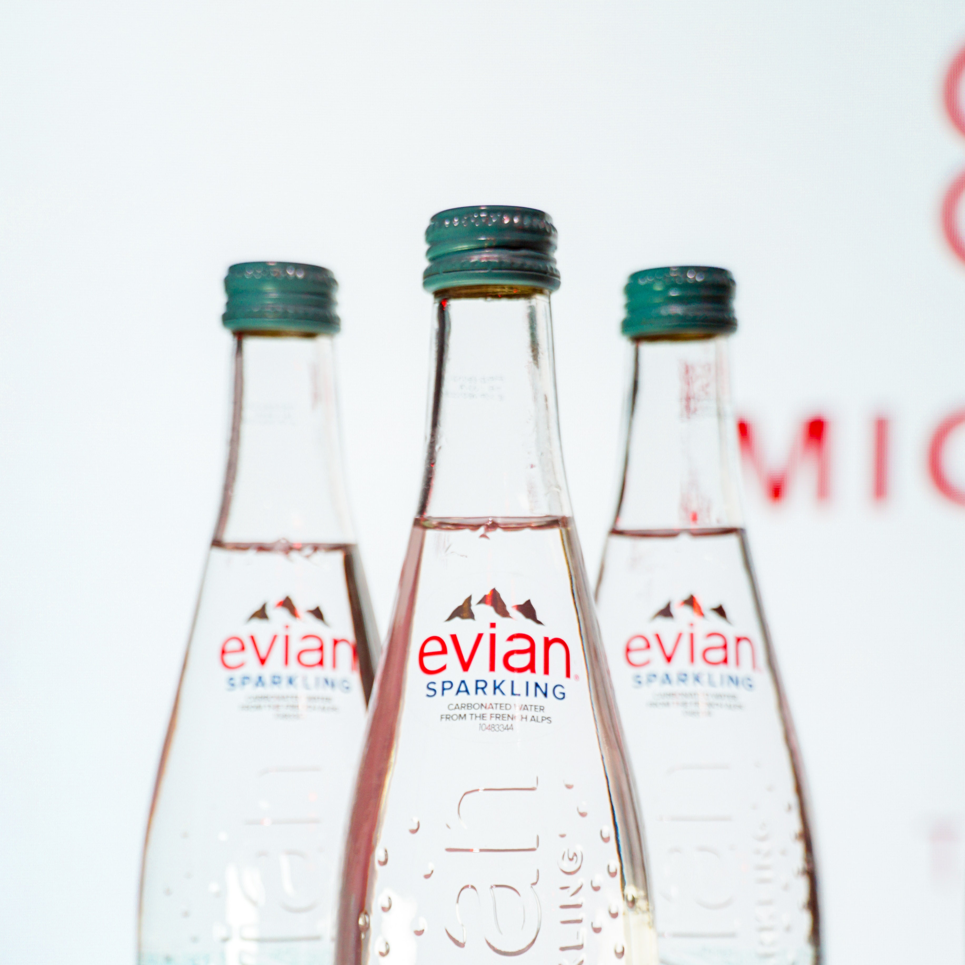 涼夏時尚調飲密碼─米其林指南官方指定用水 evian氣泡水 X 天然果汁的夢幻聯動