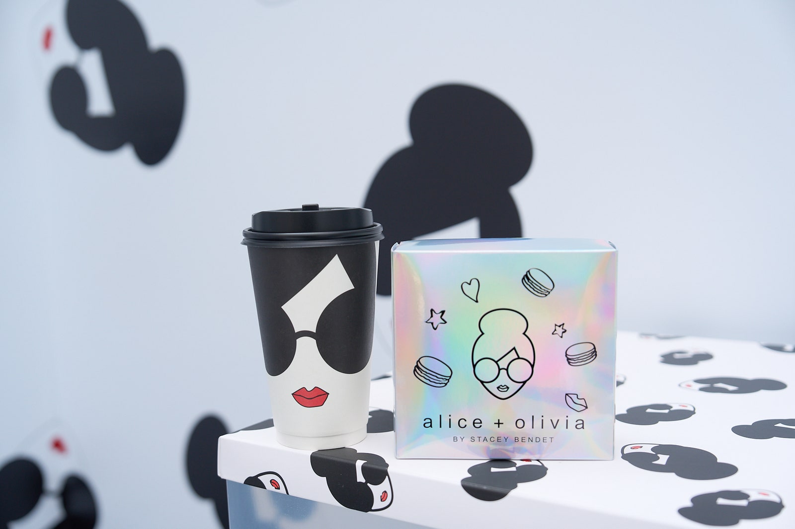 alice  olivia 全球獨家快閃！三米高娃娃頭打造台中最潮打卡點