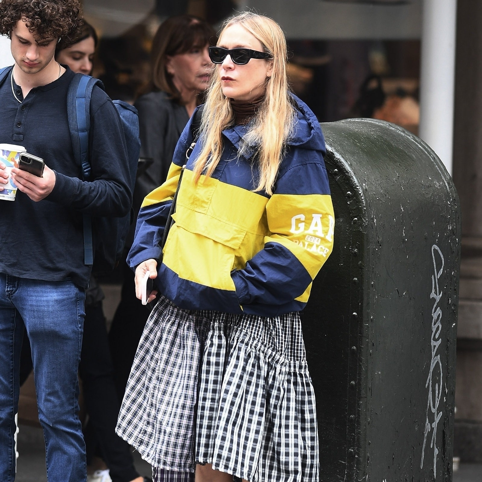 Chloë Sevigny setzt im Sommer 2024 auf diese außergewöhnlichen Ballerinas