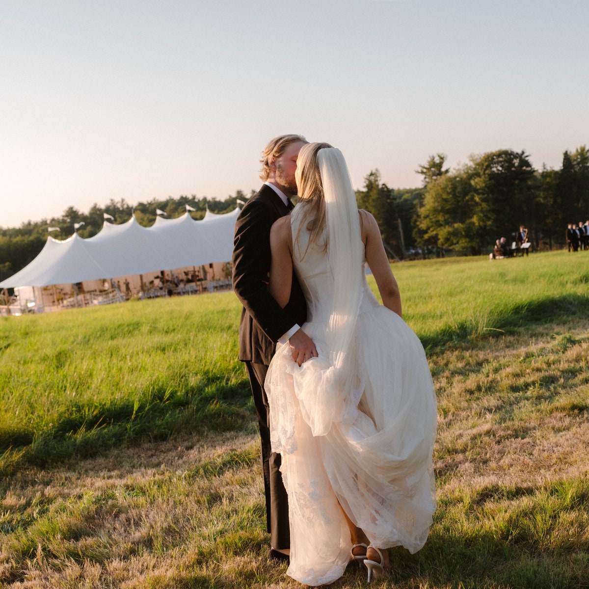 So traumhaft war die Sommerhochzeit einer VOGUE-Redakteurin auf einer Rockefeller-Farm in Neuengland