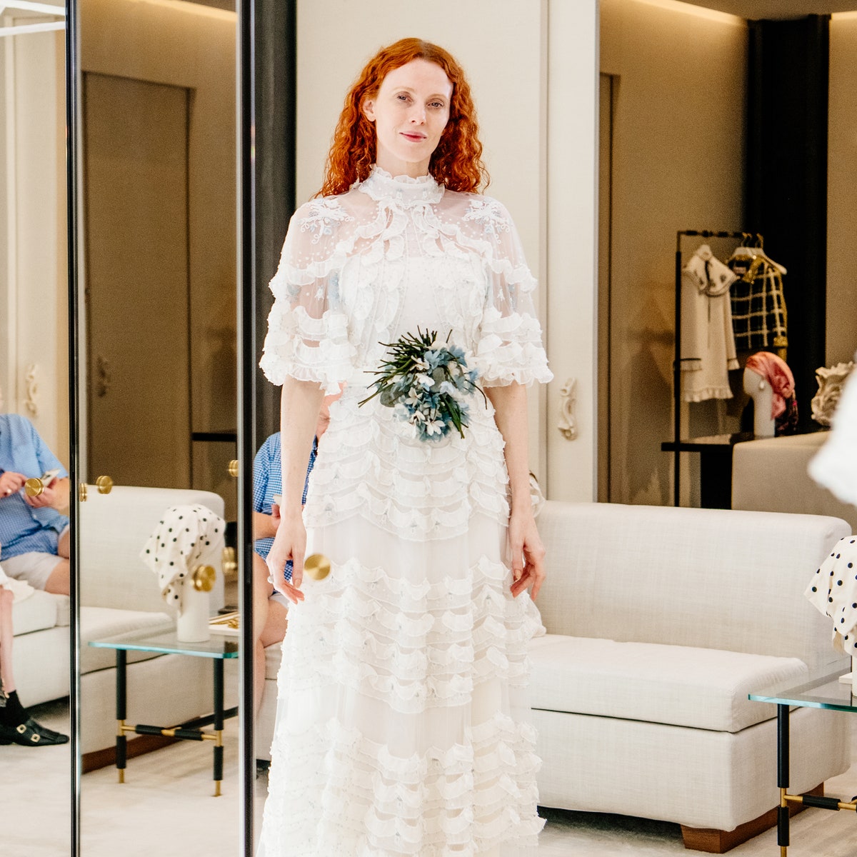 Model Karen Elson hat geheiratet! VOGUE war bei ihrer finalen Anprobe für ihr Brautkleid von Valentino dabei