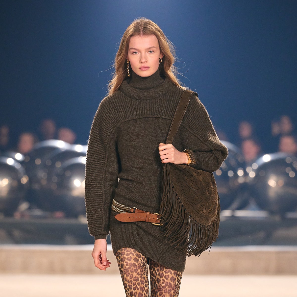 Strumpfhosen mit Leopardenmuster liegen im Herbst/Winter 2024/2025 im Trend &#8211; hier nachshoppen