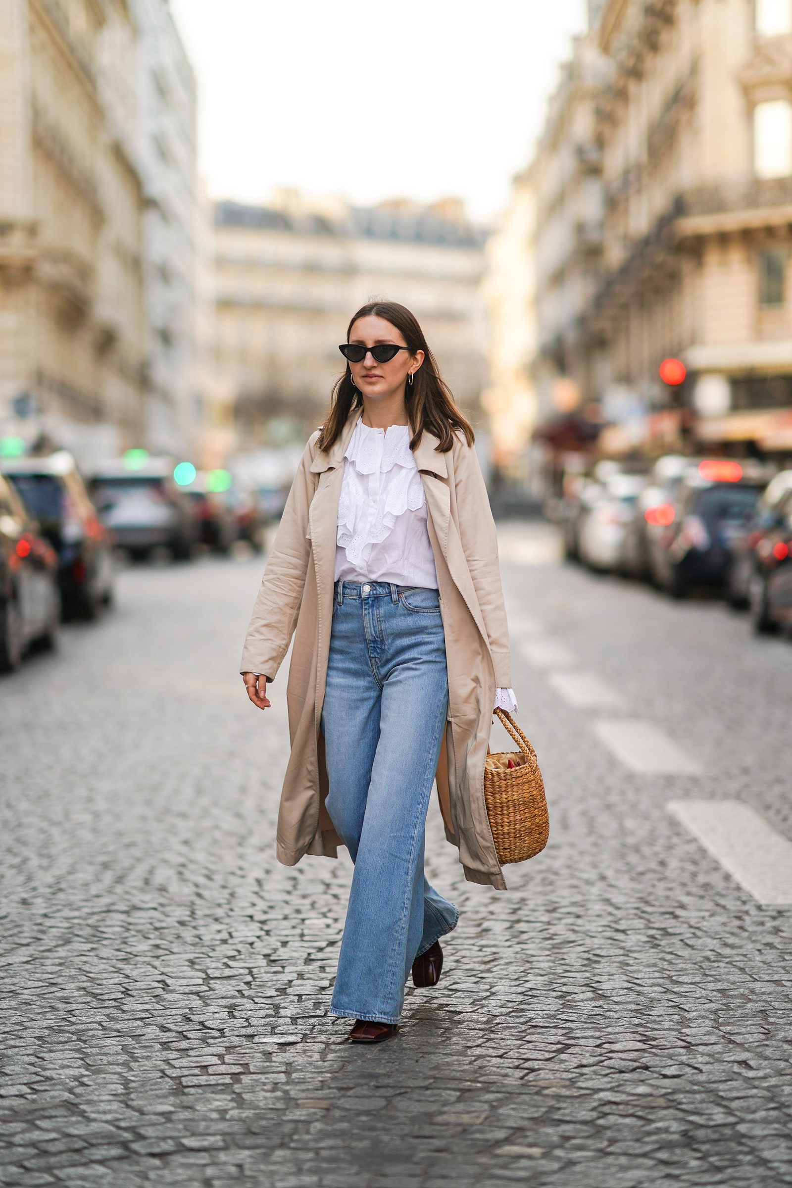 Blusas con olanes y jeans street style PrimaveraVerano 2024.