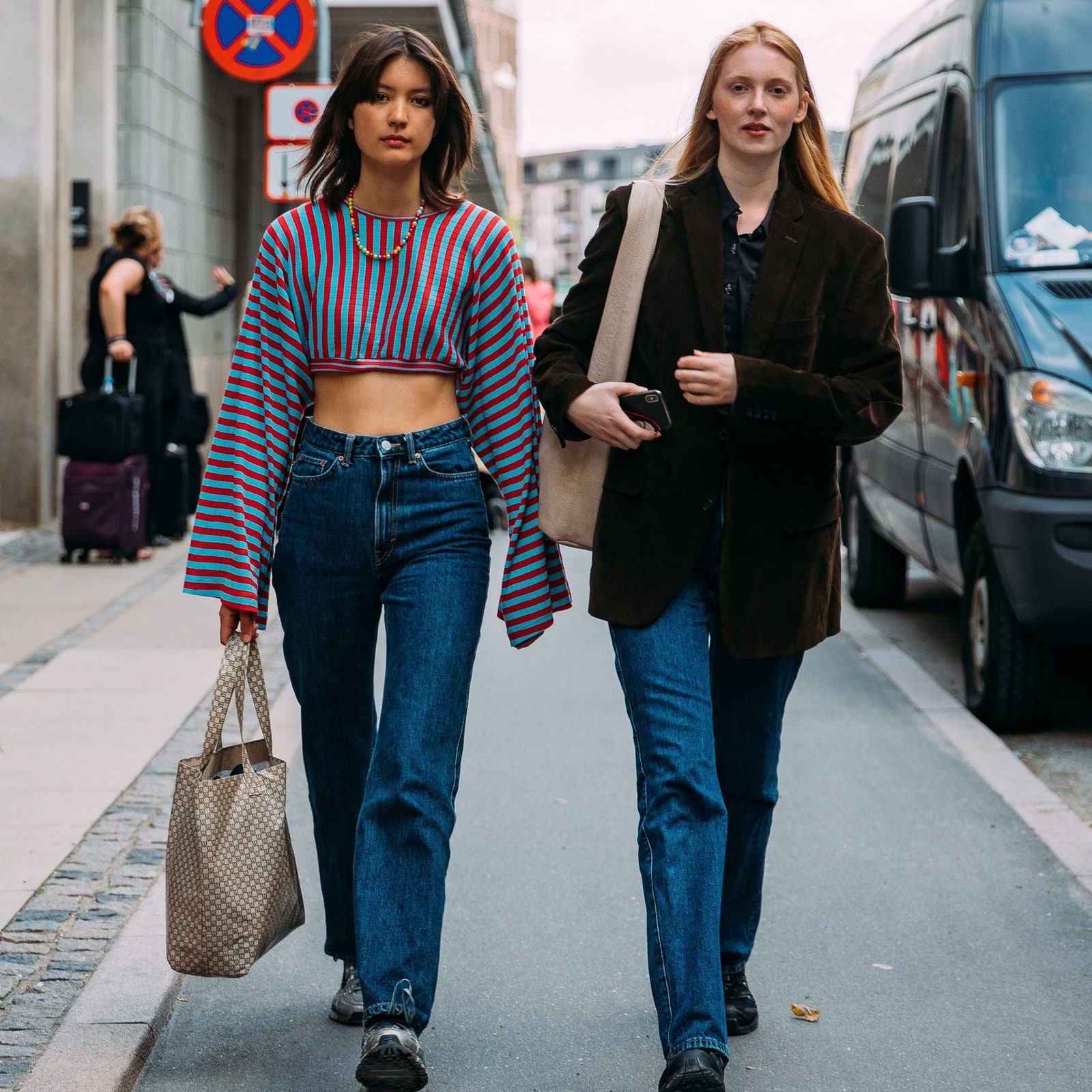 Con qué combinar los jeans slim cut que regresan en este Otoño-Invierno 2024