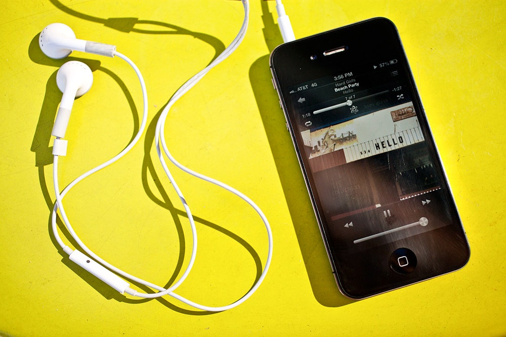 Use Smart Playlists to Keep Your iPhone Filled With Your Newest Music