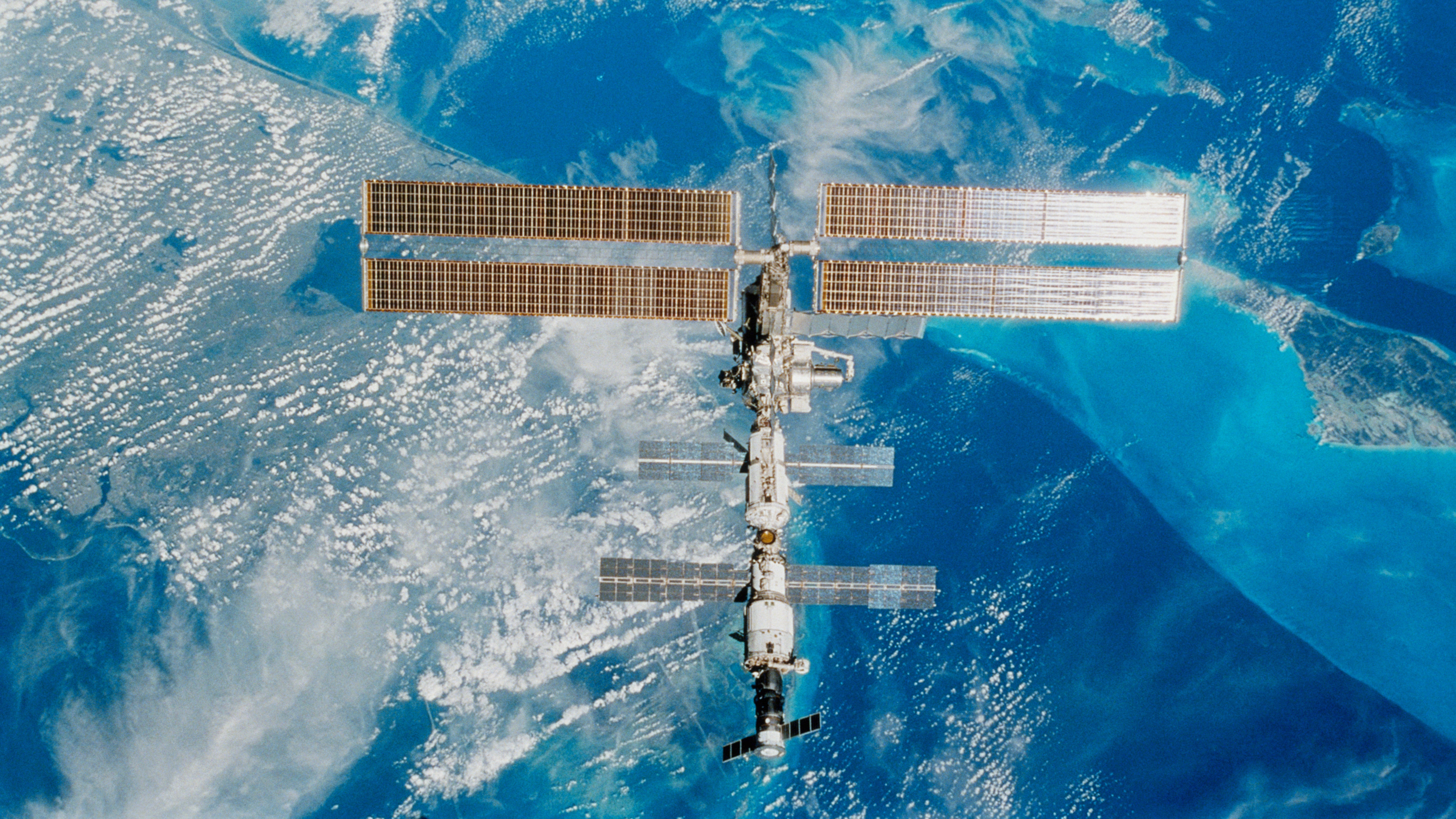 An International Space Station Leak Is Getting Worse&-and Keeping NASA Up at Night