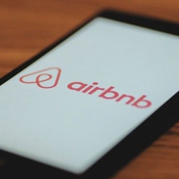 Airbnbは「差別」と闘う──宿泊拒否への対策を発表