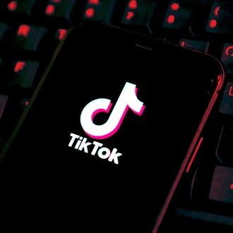 イスラエル・ハマスの戦闘をネタに、Tiktok配信者が“投げ銭獲得”ライブを繰り広げている