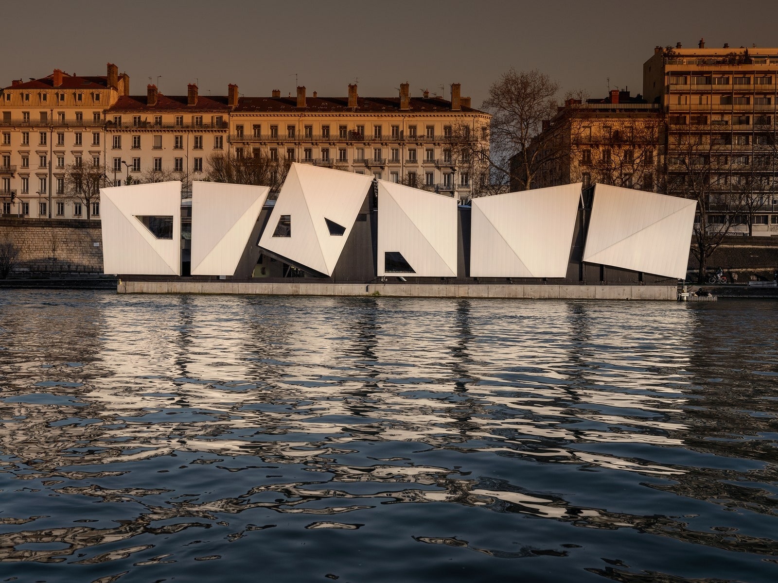 水に浮かぶ未来の水上都市を構想するオランダ人建築家コーエン・オルトゥイス