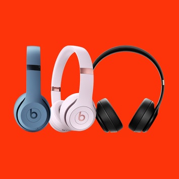 「Beats Solo 4」レビュー：特別な機能こそないが、心地よいサウンドから耳が離せない