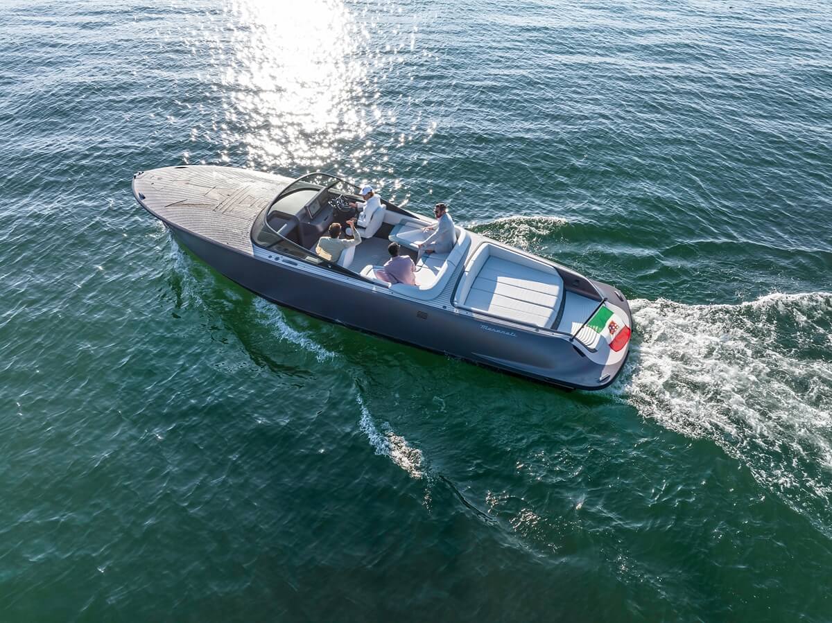 MaseratiTRIDENTEluxuryall-electricpowerboatatLakeMaggiore(7).jpg