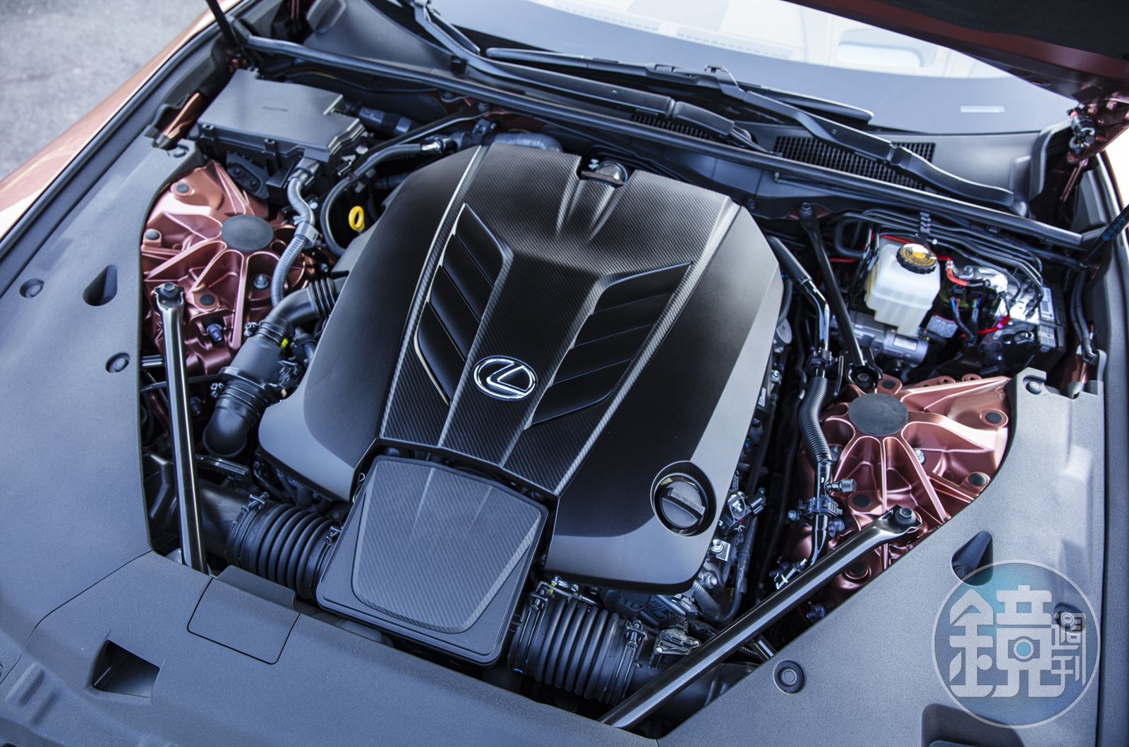搭載可輸出高達464匹馬力的5.0升V8 自然進氣引擎。