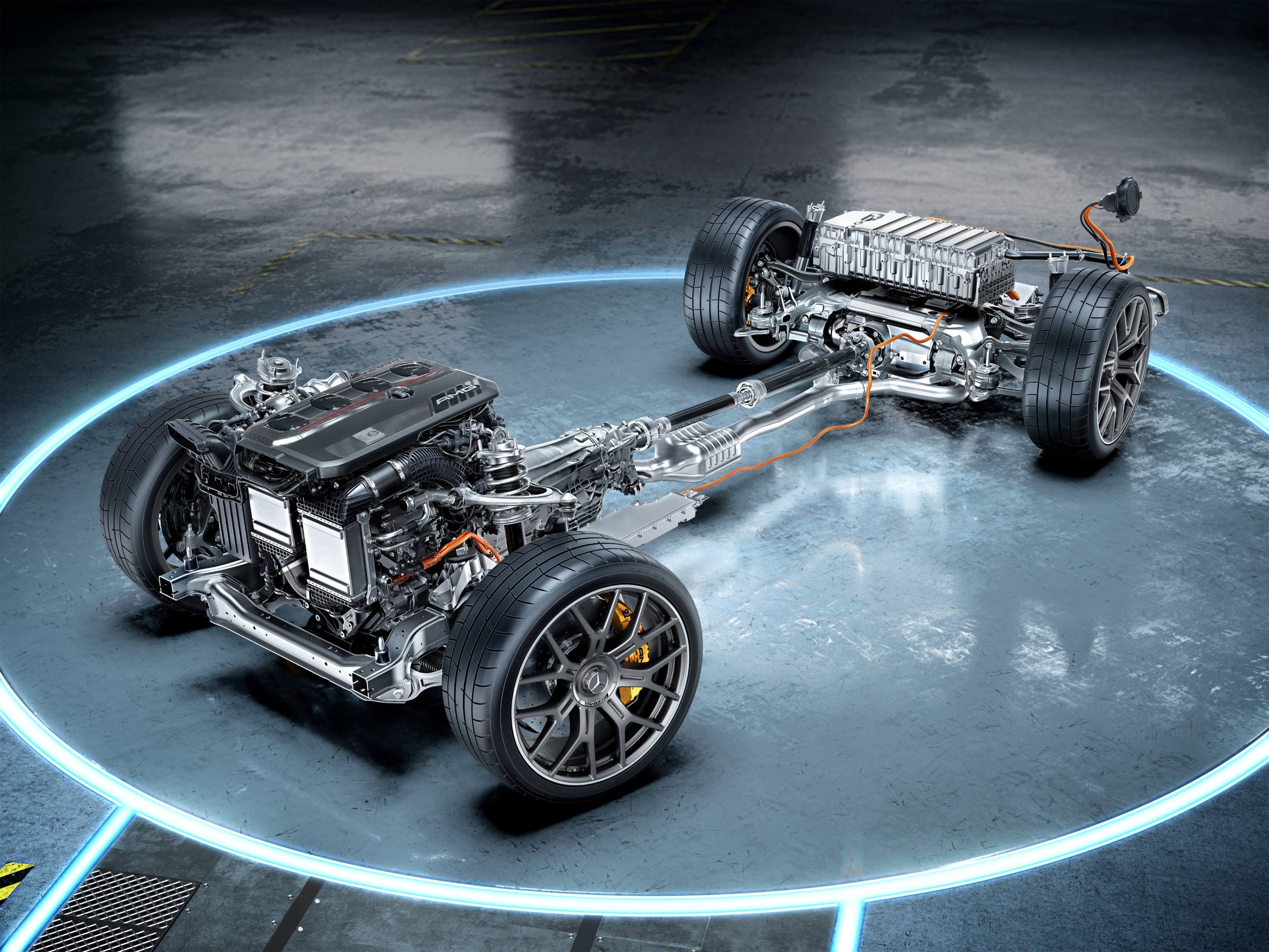 圖三、GLC 63 S E PERFORMANCE Coupé 搭載 Formula 1™ 加持的 P3-Hybrid 高性能混合動力架構和 AMG 高性能電池 (HPB)，最大輸出高達 680 hp 與 1,020 Nm。.jpg