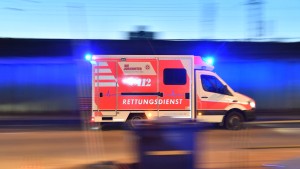 Vater lässt schwerverletztes Baby nach Autounfall im Stich