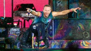 Chris Martin stürzt bei Konzert in Melbourne in Bühnen-Öffnung