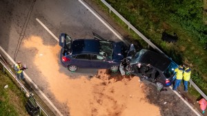 Kind stirbt bei Autounfall – fünf Menschen schwer verletzt