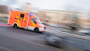 Geisterfahrer-Unfall auf A5: zwei Tote und sieben Verletzte