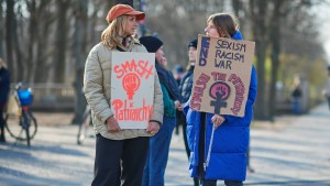 Tausende demonstrieren am Internationalen Frauentag