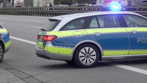 A5 nach Lastwagenunfall wieder frei