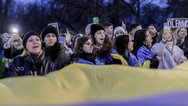 Eine Demo im Februar in Warschau anlässlich des zweiten Jahrestages des russischen Überfalls auf die Ukraine