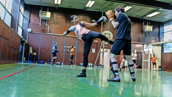 Jenna beim Boxtraining in Montreuil