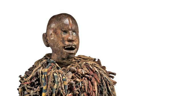 Nkisi Nkonde, Holzstatue aus Kongo, frühes 19. Jahrhundert