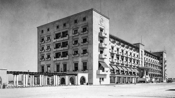 Das Grand Hotel Rex an der rumänischen Schwarzmeerküste errichtete Georges Cantacuzino in den Jahren 1936 bis 1938.