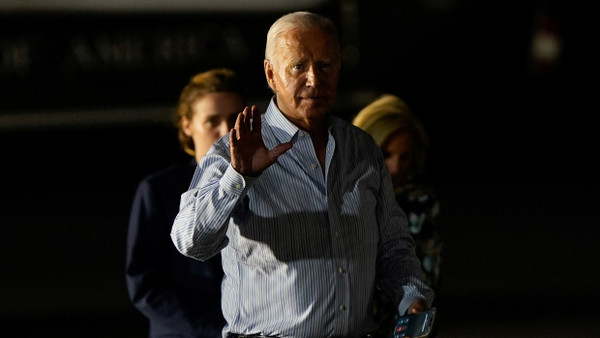 Joe Biden mit seiner Familie nach einem Wahlkampfauftritt am Samstagabend