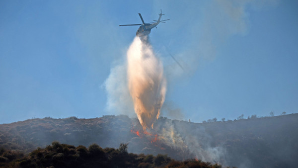 Löscharbeiten in Kalifornien: In den vergangenen zehn Tagen hatten die Feuerwehren mit mehr als 25 Bränden zu kämpfen.