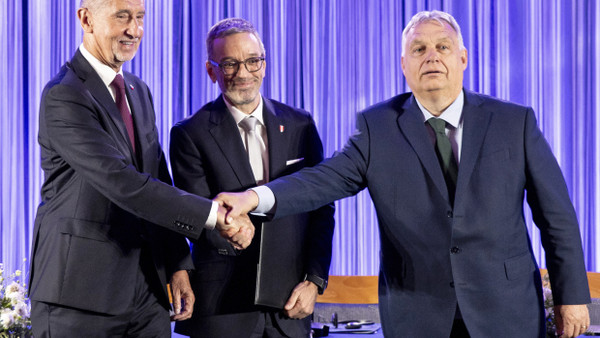 „Der Himmel ist unser Limit“: Andrej Babis, Vorsitzender der tschechischen ANO, Herbert Kickl, Chef der österreichischen FPÖ, und Viktor Orbán, Ministerpräsident von Ungarn und Vorsitzender der Partei Fidesz