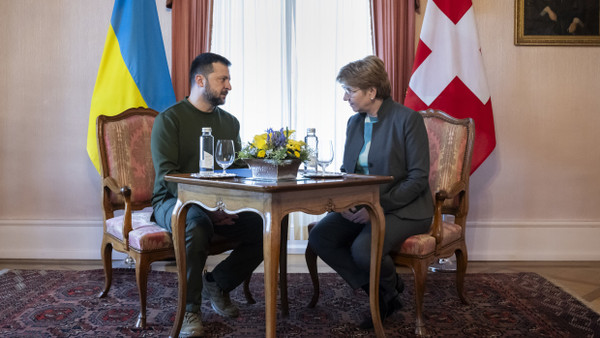 Der ukrainische Präsident Wolodymyr Selsnskyj mit Bundespräsidentin Viola Amherd im Januar in der Schweiz