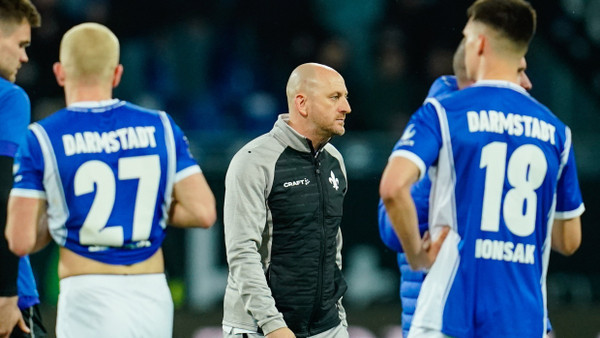 Trainer Torsten Lieberknecht tritt mit seinem Team kommende Saison wieder in Liga zwei an.