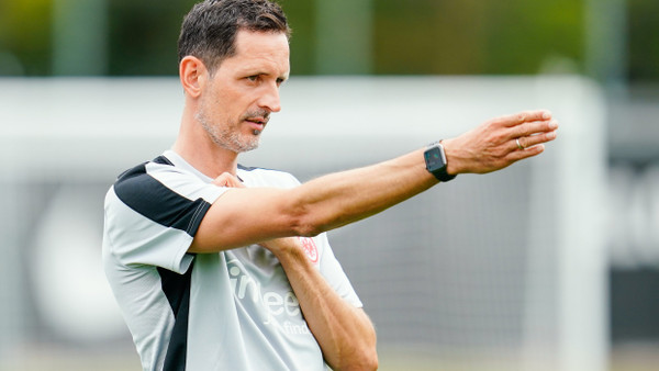 Eintracht-Trainer Dino Toppmöller will Grenzen verschieben.